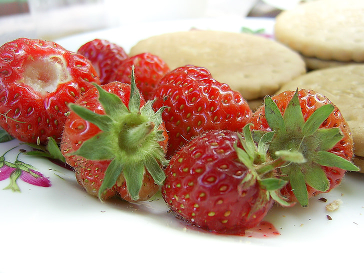 φράουλες, φρούτα, βιταμίνες, υγιεινή διατροφή, κέικ, επιδόρπιο