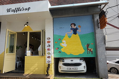 Korean tasavalta, Itaewon, autotalli, Lumikki prinsessa, kahvila
