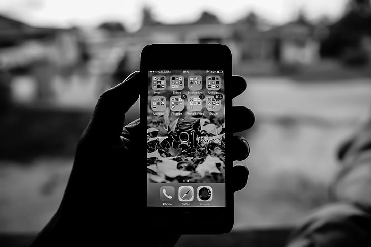 applicazioni, Apps, in bianco e nero, mano, iPhone, macro, smartphone