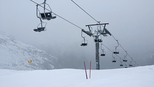 remontées mécaniques, brouillard, téléphérique, télésiège, ski, sports d’hiver, neige
