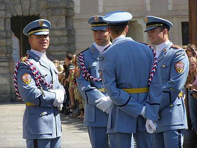 патрул, гвардия, Замъкът Прага, Гледане на деца