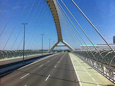 Most, znaleziony w Saragossie, Hiszpania, Most - człowiek struktura, most wiszący, Architektura, Stany Zjednoczone Ameryki