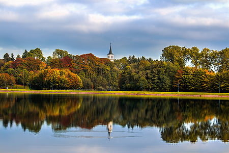parkas, ežeras, vandens, rudenį, bažnyčia, varpinė, medžiai