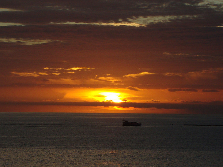 coucher de soleil, au bord de la mer, excursion en bateau