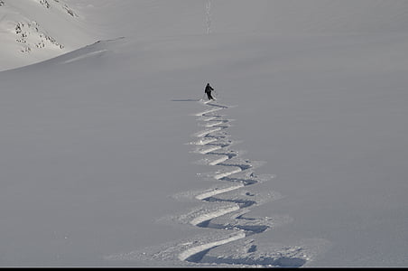 ski, faire du ski dans l’arrière-pays, alpin, Norvège, Lyngen, Alpes, poudre