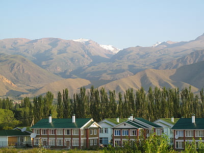 Kirgiške republike, krajine, gore, nebo, oblaki, Apartmaji, arhitektura