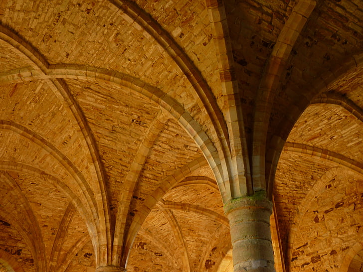 battle abbey, blanket, pillar, vault, evening sun, monastery