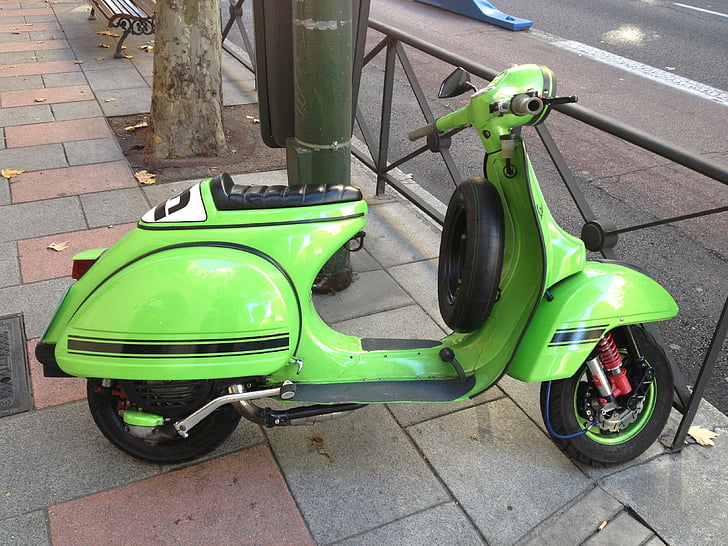 Moto, robogó, zöld, régi, felújított, motorkerékpár, utca