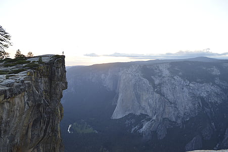 Valle de Yosemite, acantilado rugoso, escena de la montaña, desierto, acantilado, alta, roca