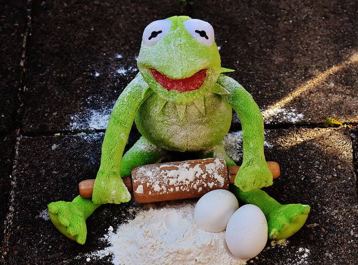 Kermit, peći, valjak za tijesto, jaje, brašno, sastojci, pripremiti