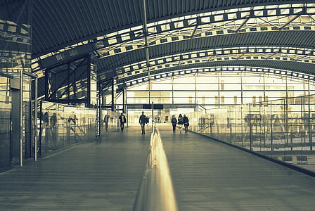 en blanc i negre, persones, l'estació de, estació de tren, viatges, arquitectura, Panorama urbà