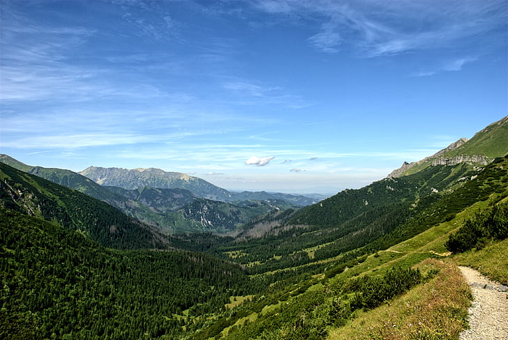 Tatry, Szlovákia, turisták völgy koperszadów, hegyek