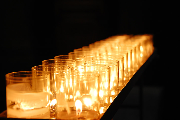 žvakės, šviesos, bažnyčia, Žvakių šviesa