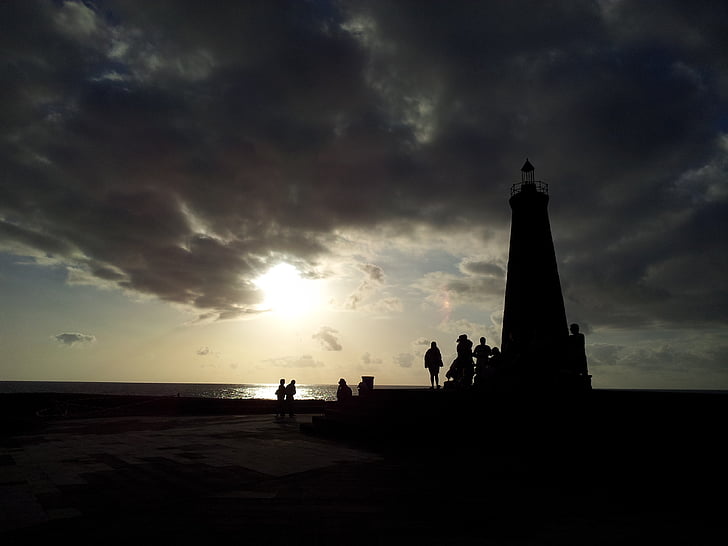 Faro, silhouettes, tramonto