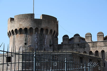 Рим, замък, кула