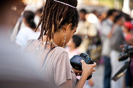 DSLR-Kamera, Kamera, Fotograf, auf der Suche, Frau, Tourist, Fotografie