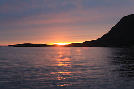 Grönland, naplemente, a víz mellett