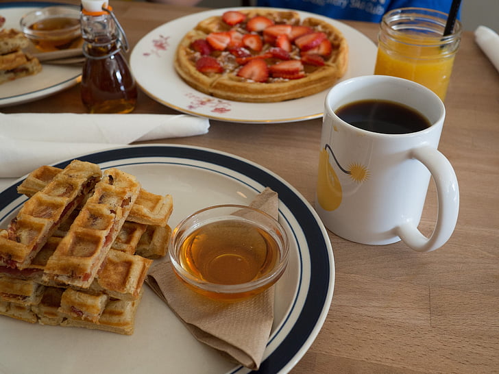 pequeno-almoço, waffles, morangos, café, placas, saborosa, delicioso
