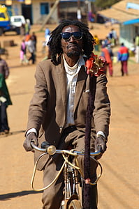 ένα πραγματικό dreadlocks, ποδήλατο εκδήλωση, κεντρικό δρόμο του χωριού, άτομα, άνδρες, ποδήλατο, Οδός