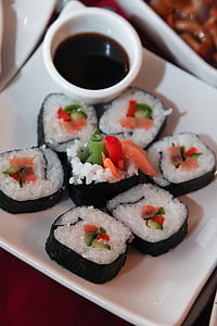 sushi, japán étterem, mártással