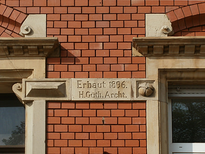 Bismarckstr, Saarbruecken, bâtiment, inscription, mur, façade, mur de briques