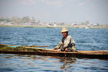 Фишер, един-крак-гребци, Инле езеро, езерото Инле, inlesee, Мианмар, риба