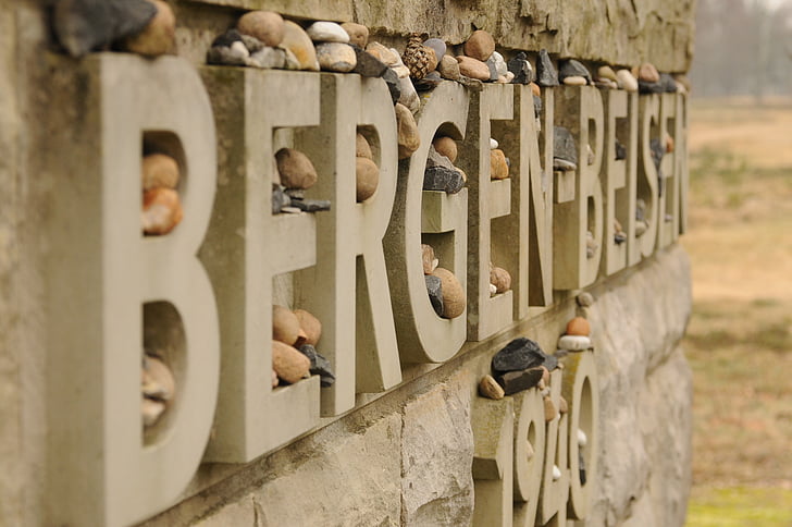 Đài tưởng niệm diệt chủng người Do Thái, Bergen beljen, bergenbelsen