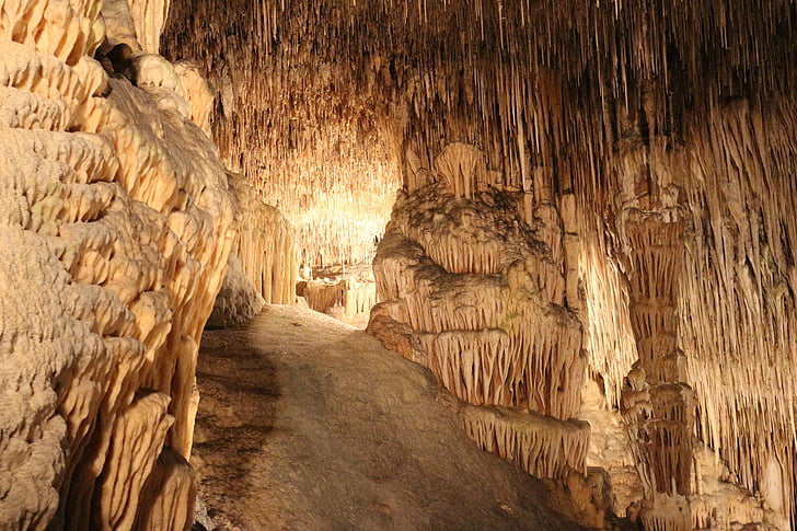 tippukivipylväistä, Cave, tippukivipuikko cave, Dragon's lair, mystinen, Mallorca
