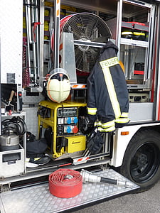 fogo, acidente, marca, Use, jaqueta de proteção, caminhão de bombeiros, veículo de resgate