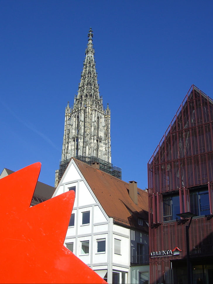 ulm cathedral, bowever, new road, architecture, tower, red dog, sculpture