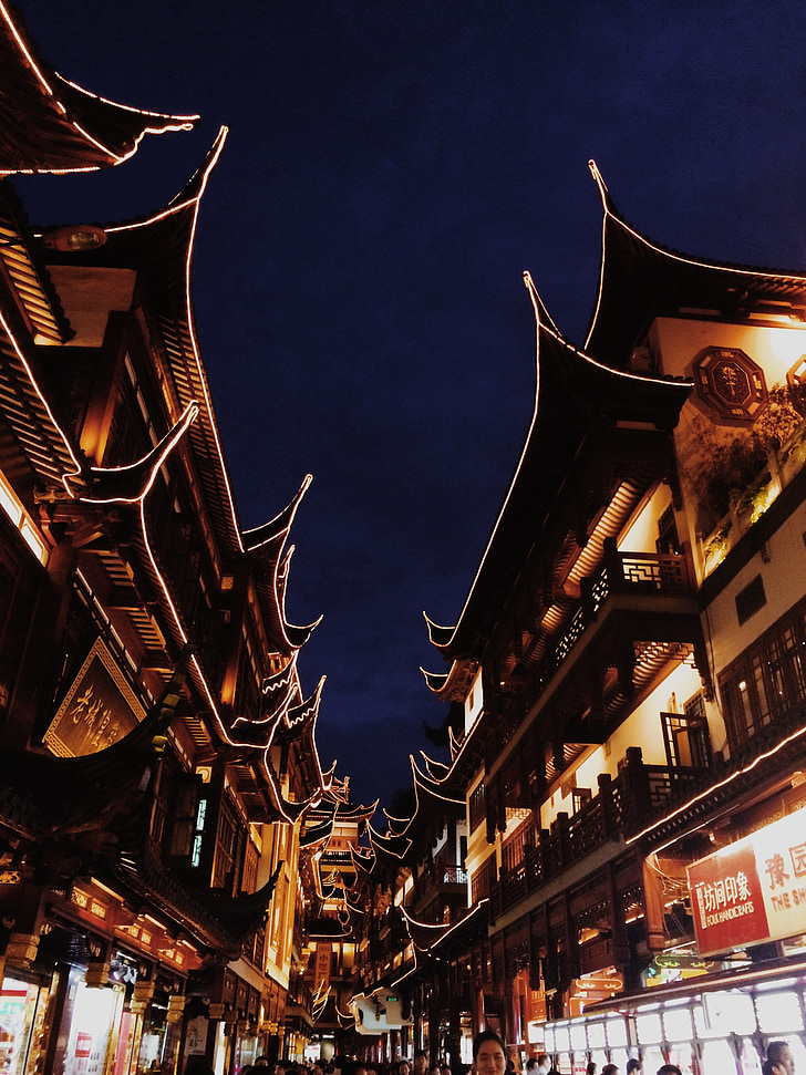 Kitajska, Šanghaj, pogledati kvišku, mesto Božji tempelj, noč, svetlobe, starih stavb