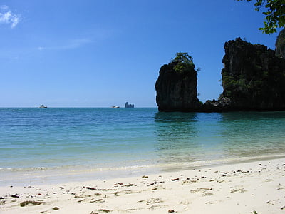 Thailandia, spiaggia, scogliere, acque turchesi dell'oceano