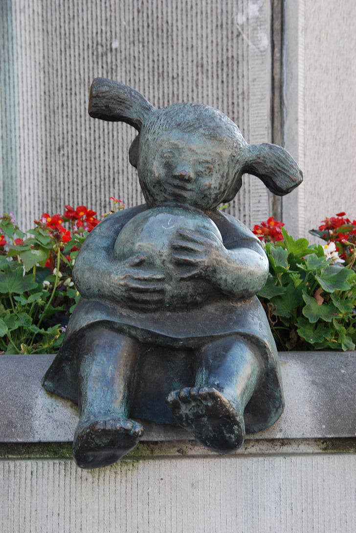 изображение, Статуя, девочка, мяч, хвост, Бастонь, Бельгия