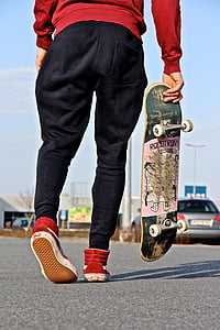 chico, hombre, ir, skateboard, estilo, hombre joven, humano