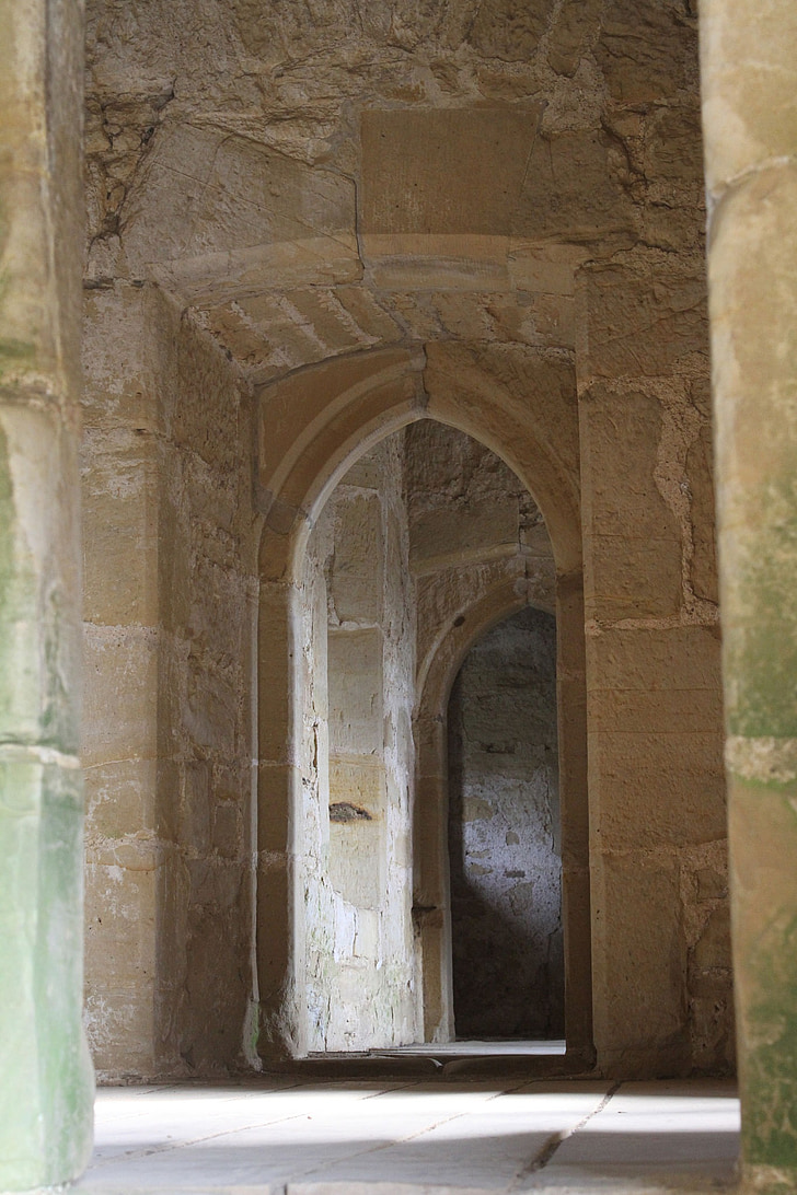 Mueble de entrada, piedra arenisca, arco