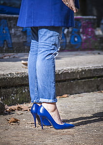 lady, apron, gin, shoes, blue, heel, color