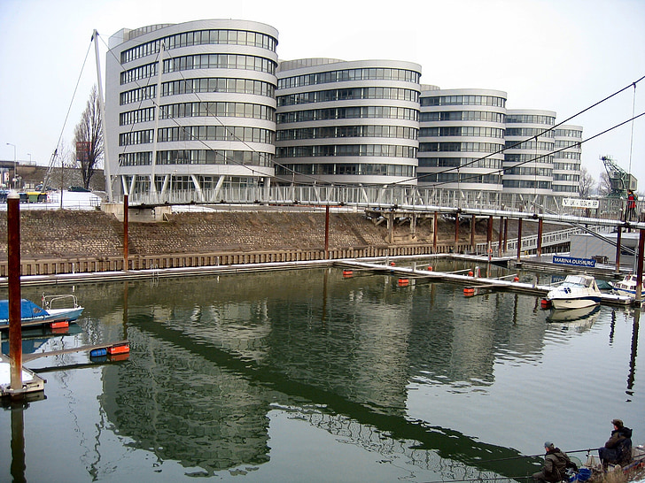 Home, vijf boten, Inner harbour, Duisburg, het platform, gebouw