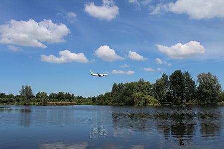 Rotterdam, a Zestienhoven park, tavaszi, természet, repülő, Sky
