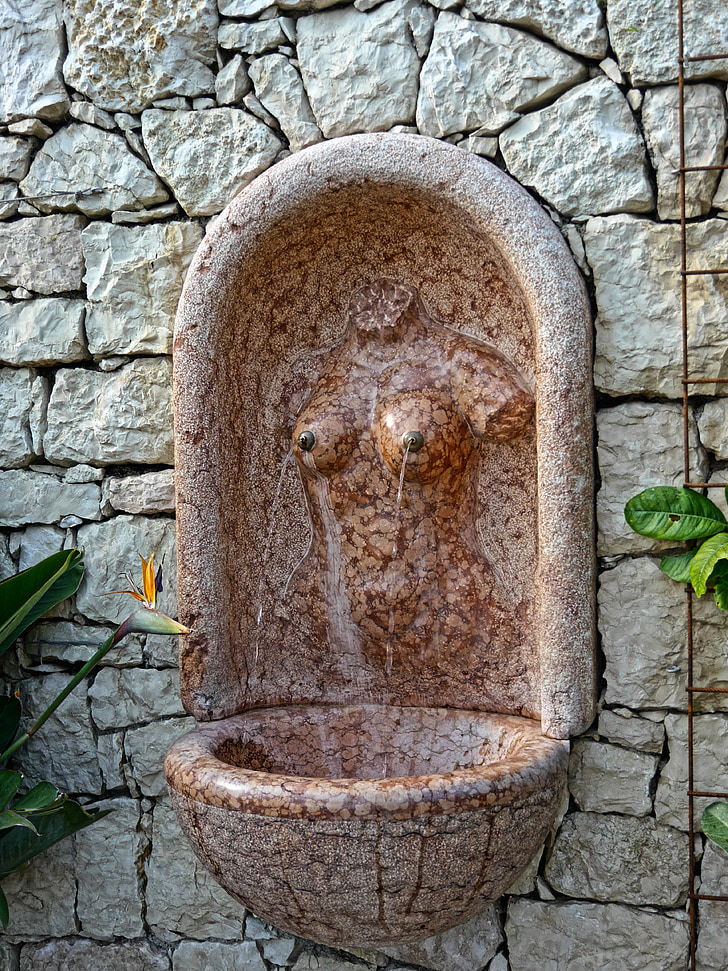 Meran trauttmansdorff, fontein, lichaam van de vrouw