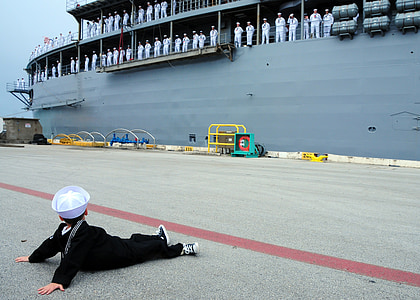 Dreng, marineblå dragt, Pier, Dock, at sige farvel, skib, sejlere
