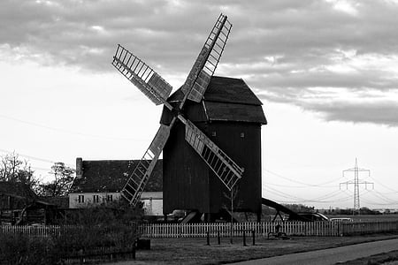Post mill, pilved, Mill, tuuleveski, vana, Ajalooliselt, must ja valge