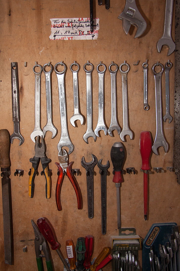 stena z orodjem, orodje, shranjevanje, ključa, klešče, datoteke, graver