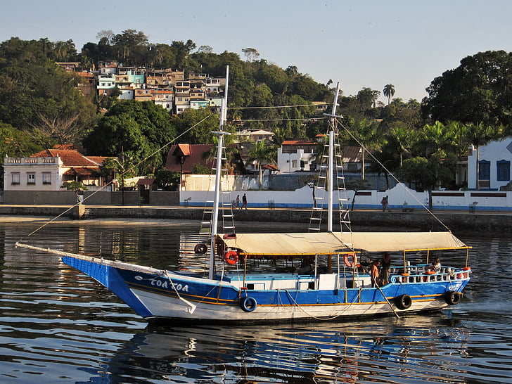 paquetá island, stadtviertel of rio, guanabara bay, ship, favelas, car- island, small island