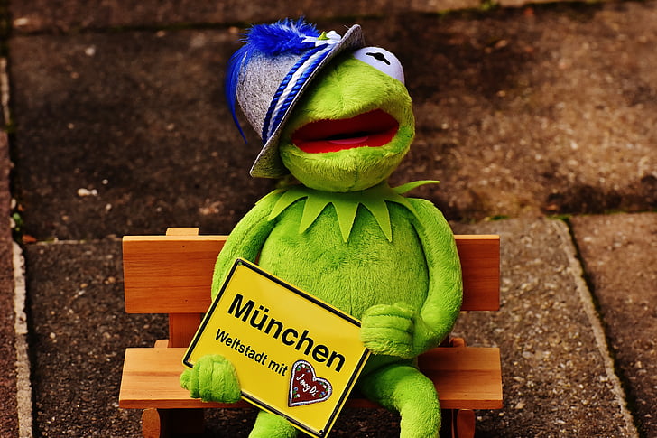 Miunchenas, Bavarija, kosmopolitinis miestas, Kermit, kepurė, varlė, Minkštasis žaislas