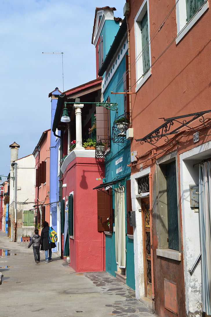 Benátky, ostrov Burano, Itálie, Burano, barvy, barevné domy, ulice