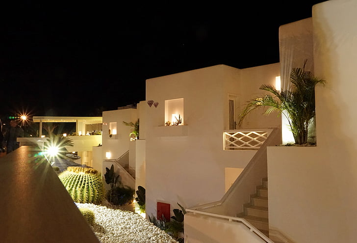 éjszakai fénykép, apartman komplexum, világítás, fény, Puerto del carmen, Lanzarote, sétány