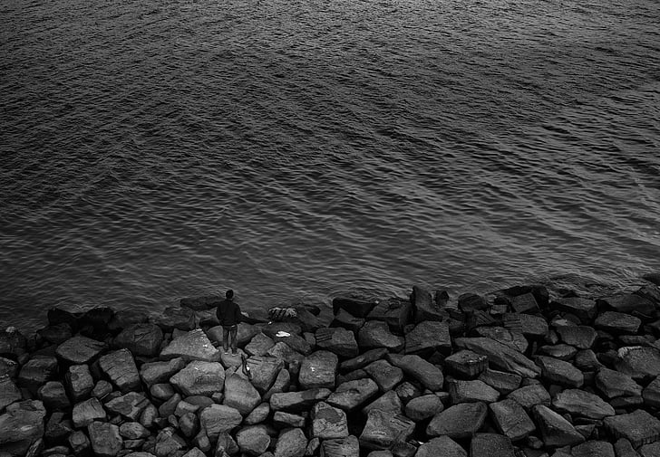 homme, près de :, plage, niveaux de gris, photographie, océan, mer