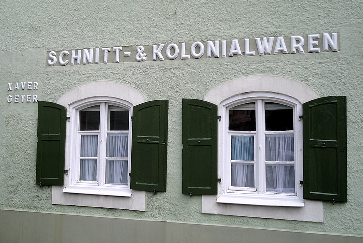 Colonial, Greding, Altmühl vadisinde, Evin cephe, eski ev, tarihi ev, Panjurlar