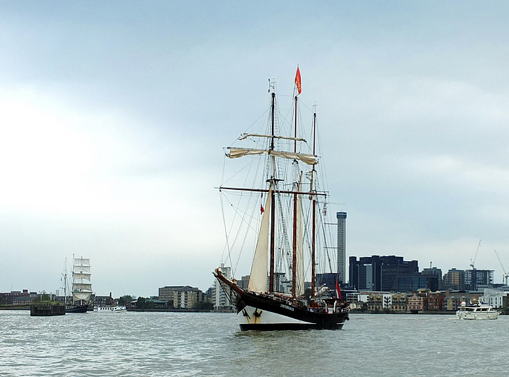 River, Thames, aluksen, purjehtia, mastot, City, Iso-Britannia