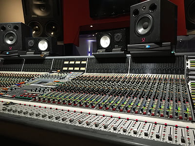 Studio, console de mixage, son, musique, volume, pistes audio, ingénieur du son